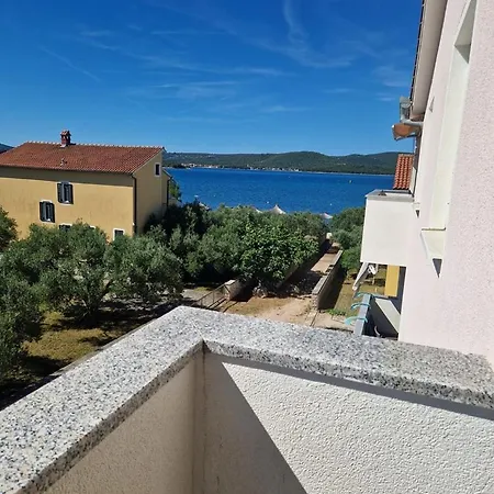 Lucia 3* Sveti Filip i Jakov